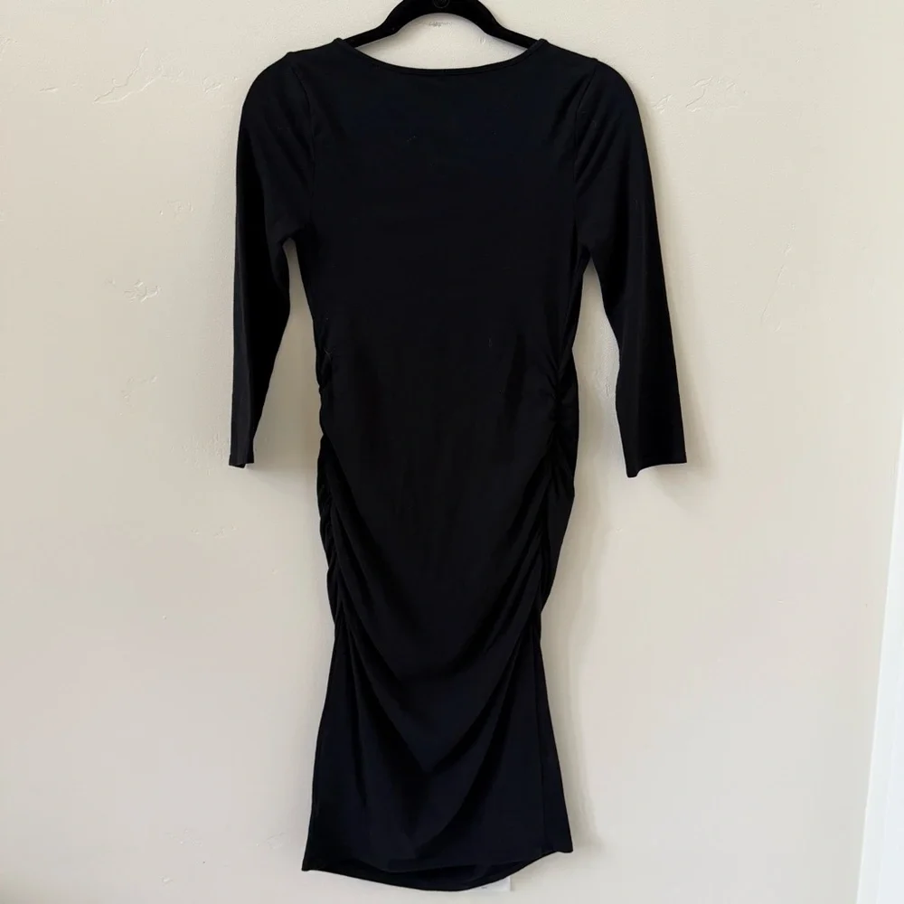 Bundle of Maternity Body Contour Dresses, Floral + Solid, Old Navy + Isabel - Picture 13 of 15